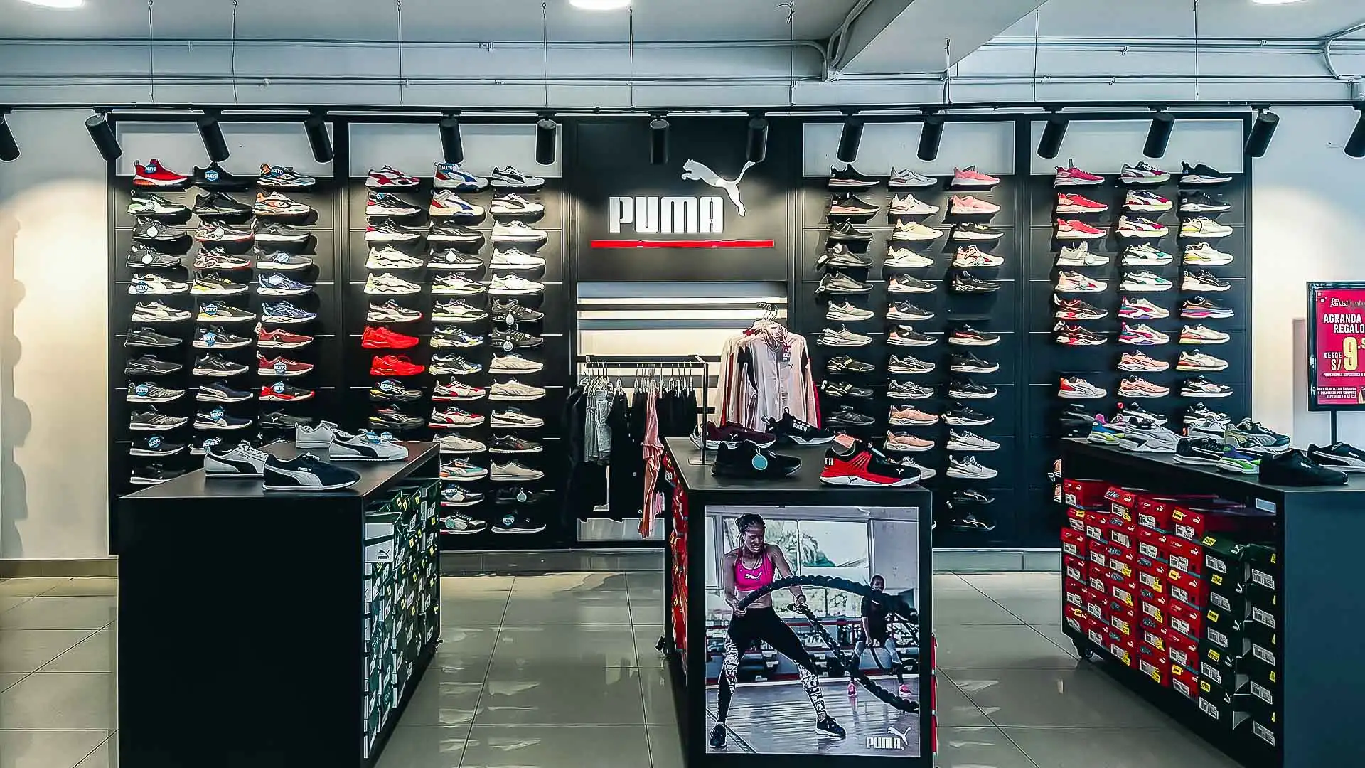 Espacio comercial de PUMA en Triathlon Camacho
